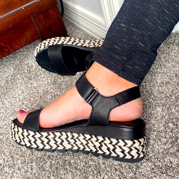 ✨✨ sale!!! Sorel sandals - Picture 4 of 4